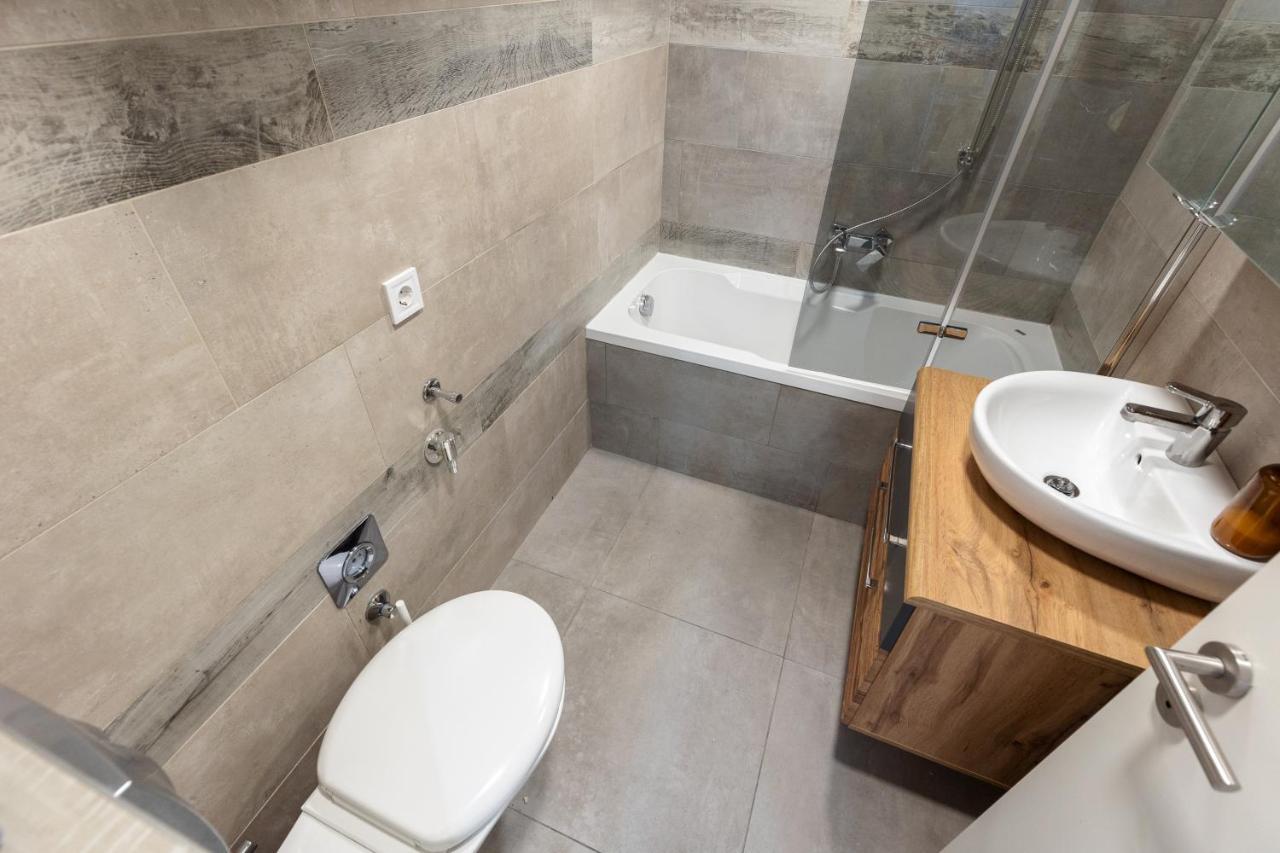 Kazinczy 10 Apartment With 3 Bedrooms Budapest Bagian luar foto